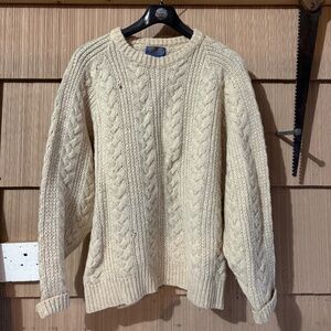 Men’s cable knit fisherman sweater